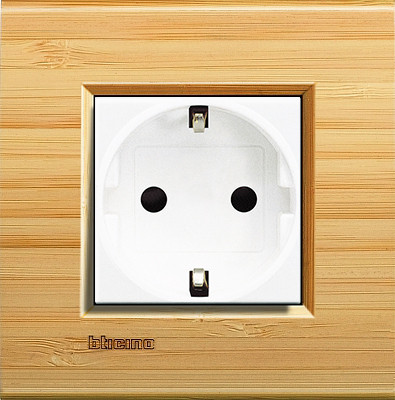 Розетка 2к+з, вставка - белый, серия Living Light, цвет рамки бамбук