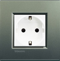 Розетка 2к+з, вставка - белый, серия Living Light, цвет рамки серый шелк