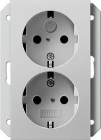 2731015 Gira Двойная розетка SCHUKO 16 A 250 В~ с затвором (shutter) и символом для 1,5-местн. приборной коробки скрытого монтажа 2731015 Gira Двойная розетка SCHUKO 16 A 250 В~ с затвором (shutter) и символом для 1,5-местн. приборной коробки скрытого монтажа