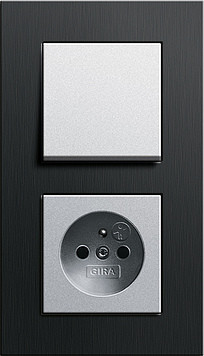 Gira Блок: Выключатель 1-клавишный с розеткой 2к+з, матовый алюминий - черный алюминий, серия Esprit