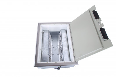 Donel Лючок в пол 16 мод. (8 мод. 45х45 мм.) верт. установка, металл, DFB16SM