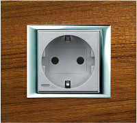 Розетка 2к+з, вставка - алюминий, прямоугольная рамка Axolute - тиковое дерево