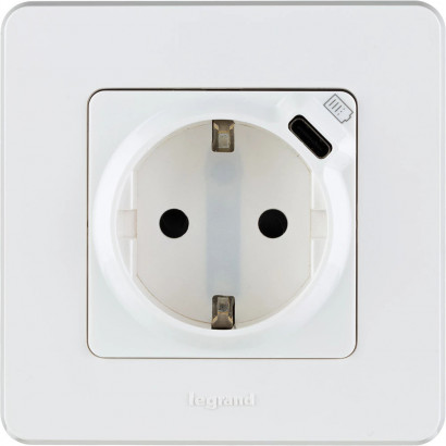 Legrand Inspiria комбинированная розетка  2к+з + USB зарядное устройство, цвет белый