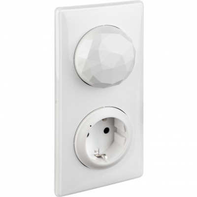 064820 - Celiane with NETATMO. Стартовый пакет.  Шлюз WiFi + умная розетка 2К+З 16А 230В + главный беспроводной выключатель "Я дома/Я вне дома". Цвет Белый