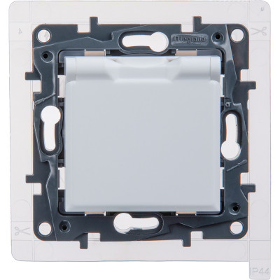 Legrand Розетка с заземлением IP44 - Legrand Etika - со шторками с защитной крышкой 16А 250В винтовые зажимы - белый, 672226