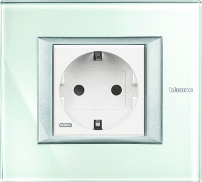 Розетка 2к+з, вставка - белый, прямоугольная рамка Axolute - whice