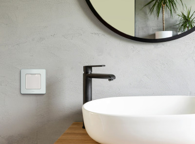 Legrand Розетка с заземлением IP44 - Legrand Inspiria - со шторками с защитной крышкой 16А 250В винтовые зажимы - белый, 673740