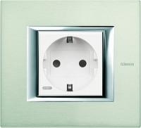 Розетка 2к+з, вставка - белый, прямоугольная рамка Axolute - алюминий