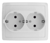 Simon Simon15 Розетка двойная с заземлением 2*2Р+Е без шторок, винт.зажим,16А, 250В, белый, 1590456-030