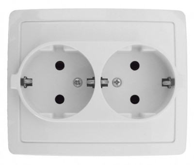 Simon Simon15 Розетка двойная с заземлением 2*2Р+Е без шторок, винт.зажим,16А, 250В, белый, 1590456-030