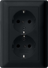 0783005 Gira Розетка двойная с з/к в комплекте с рамкой