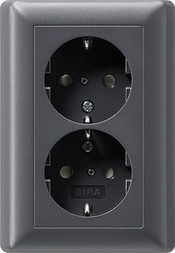 078328 Gira Розетка двойная с з/к в комплекте с рамкой