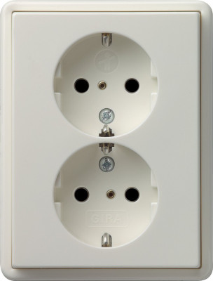 078340 Gira Двойная розетка с з/к в комплекте с рамкой
