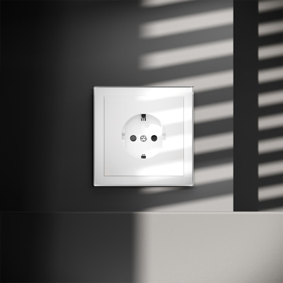 Розетка встраиваемая VOLTUM S70 с заземлением и защитными шторками, 16А, (белый глянцевый), VLS040201