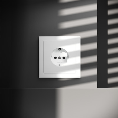 Розетка встраиваемая VOLTUM S70 с заземлением и защитными шторками, 16А, (белый матовый), VLS040202