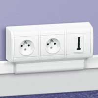 Legrand Sagane Рамка для плинтуса 20х12,5 3п, 031696