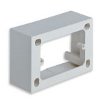 Vimar Коробка настенная для 3 модулей прямоугольная H-43,5мм, серебро, 09975.SL Vimar Коробка настенная для 3 модулей прямоугольная H-43,5мм, серебро, 09975.SL