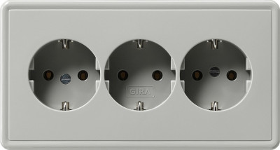 019942 Gira Тройная розетка с з/к