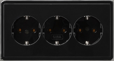 019947 Gira Тройная розетка с з/к