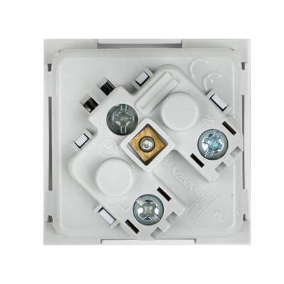 Розетка 45х45 PRO с заземлением, с защ, шторками, 45 градусов, белая EKF