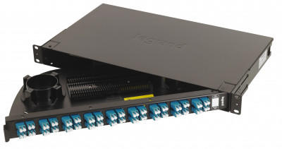 Legrand Полка оптическая укомплектованная поворотная - 19'' - 1U - 36 LC одномодовых дуплексных коннектора - для 72 волокон, 032173