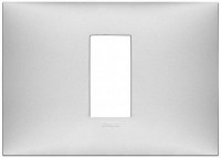 Vimar Накладка на 1 модуль центрально для коробки на 3 модуля, серебро матовое, 09671.21 Vimar Накладка на 1 модуль центрально для коробки на 3 модуля, серебро матовое, 09671.21