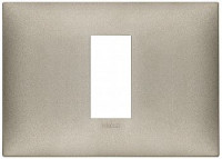 Vimar Накладка на 1 модуль центрально для коробки на 3 модуля, титан матовый, 09671.23 Vimar Накладка на 1 модуль центрально для коробки на 3 модуля, титан матовый, 09671.23