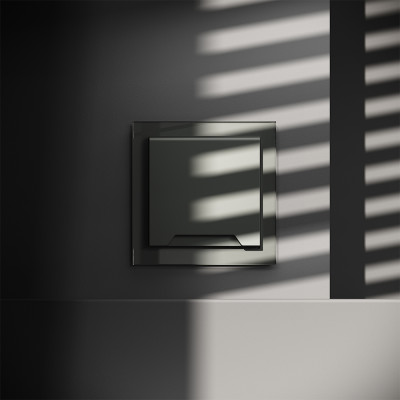 Розетка встраиваемая VOLTUM S70 с заземлением, защитными шторками и крышкой 16А, (титан), VLS040306