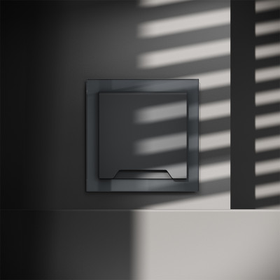 Розетка встраиваемая VOLTUM S70 с заземлением, защитными шторками и крышкой 16А, (графит), VLS040307