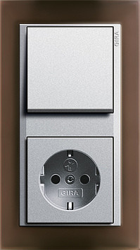 Gira Блок: Выключатель 1-клавишный с розеткой 2к+з, матовый алюминий - коричневый, серия Event Opaque