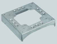 Simon SConnect Цоколь для соед. напольного кабель-каналала с 3 перфорациями 85x18мм и 1 вырезом 130х18мм,, KTA813-8