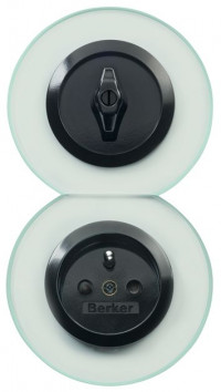 Berker Выключатель 1-клавишный с розеткой 2к+з, глянцевый черный, серия Glas