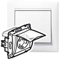 Legrand Розетка с заземлением IP44 - Legrand Valena - со шторками с защитной крышкой 16А 250В винтовые зажимы - белый, 695641