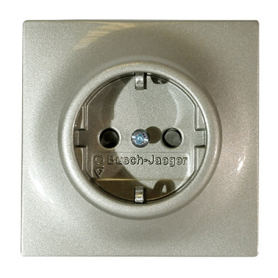 ABB BJE Impuls Шампань Розетка с/з с защитными шторками