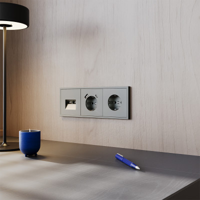 Розетка встраиваемая VOLTUM S70 с заземлением и защитными шторками, 16А, с USB, A+С, (титан), VLS040506