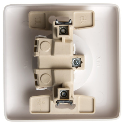 ХИТ С/У РОЗЕТКА без заземления со шторками 10А, 250В, БЕЛЫЙ. Россия