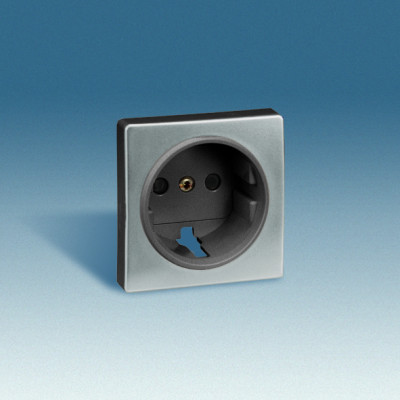 Simon Накладка со шторками для розетки с заземлением Schuko 2Р+Е цвета алюминий/графит S82, 82041-33