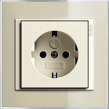 Gira Розетка 2к+з, глянцевый кремовый - песочный, серия Event Clear