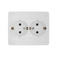 Simon Розетка двойная с заземлением 2*2Р+Е, с защитными шторками,винт.зажим,16А, 250В,белый, 1590451-030