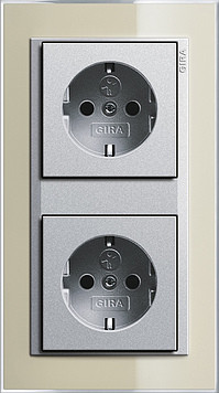 Gira Блок: Розетка 2к+з + Розетка 2к+з, матовый алюминий - песочный, серия Event Clear