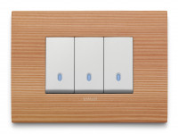 Выключатель 3-х клавишный, вставка белый, рамка - дерево, серия Arke