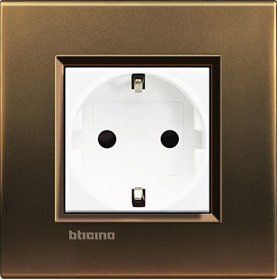 Розетка 2к+з, вставка - белый, серия Living Light, цвет рамки бронза